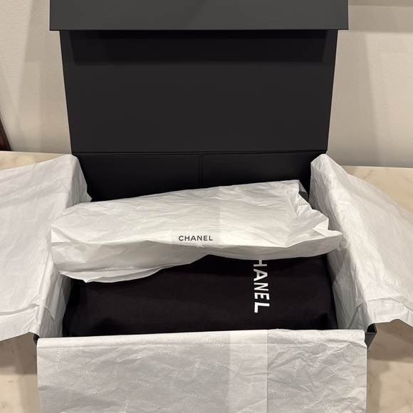 Chanel 19 medium flap bag!Chic Black Quilted Chain Bag. Authentic - Picture 3 of 15